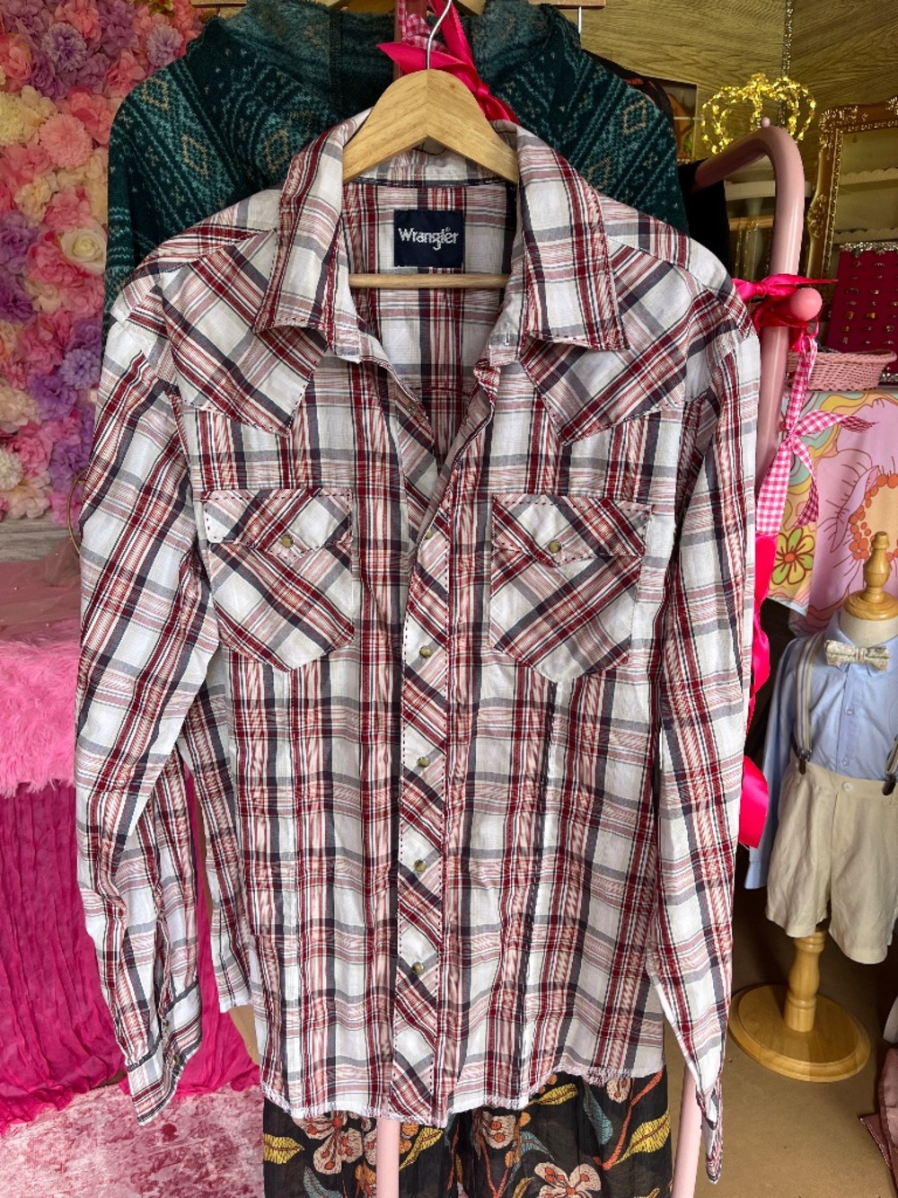 Wrangler White and Red Plaid Western Button-Down Shirt